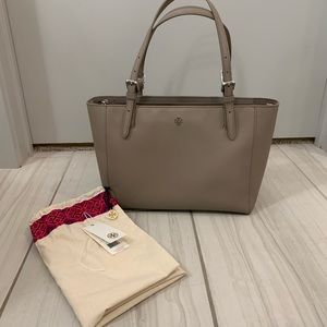 Tory Burch York small Leather Tote Taupe Gray